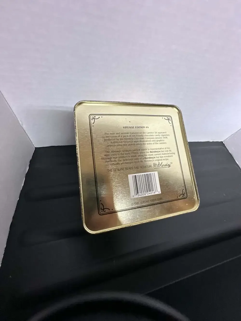 1995 Hershey's Chocolate Square Collectible Tin Edition #4 Victorian Couple